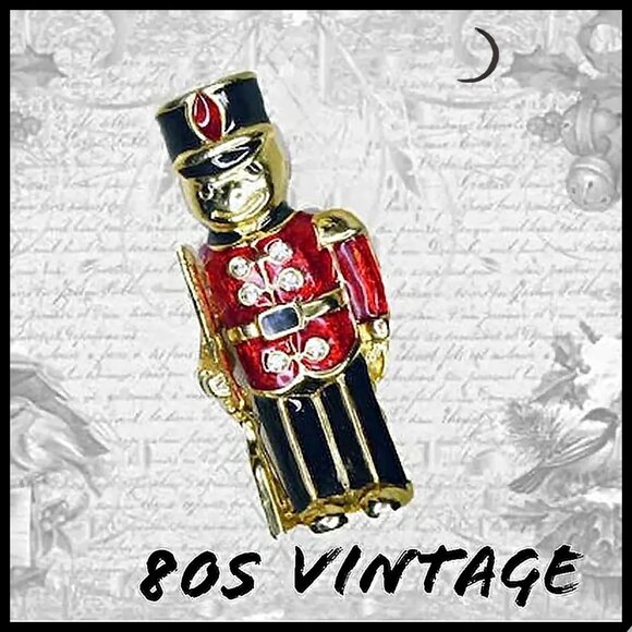 Toy Soldier Holiday Brooch Christmas Figural Pin with Rhinestones - 80s Vintage - Picture 1 of 11